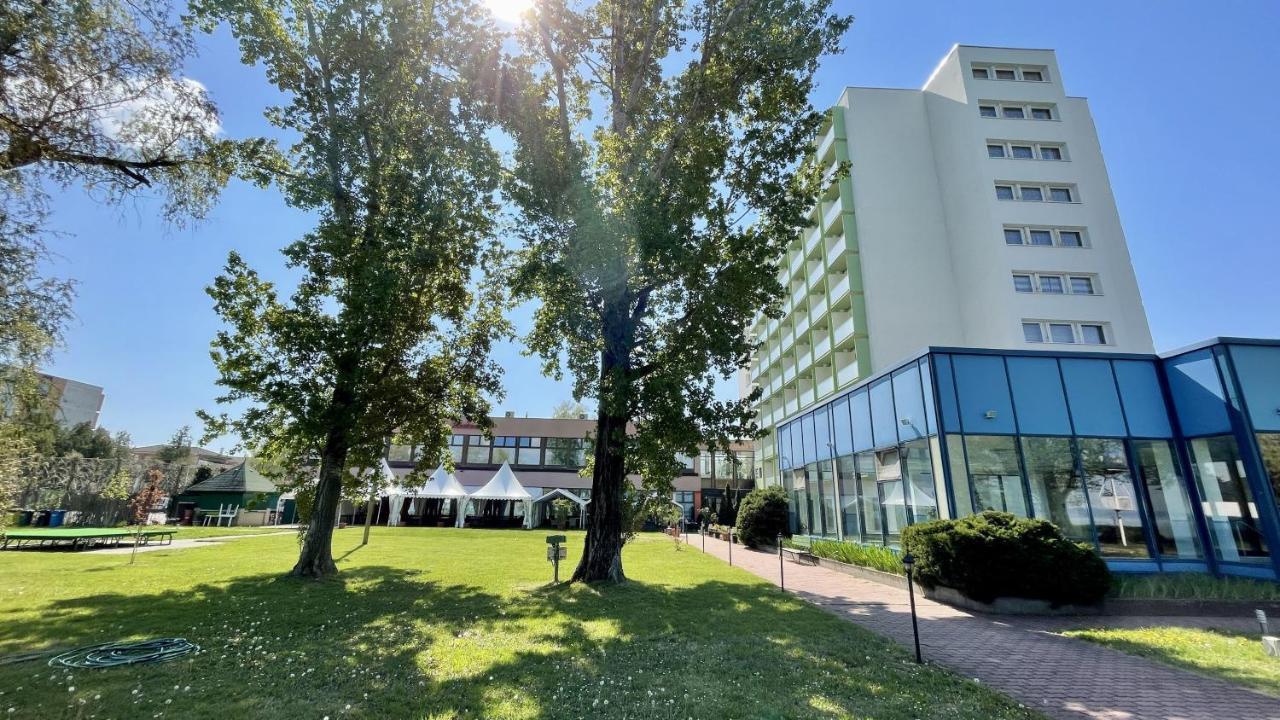 Hotel Magistern Konferencia Es Wellnesshotel Siófok Exteriér fotografie