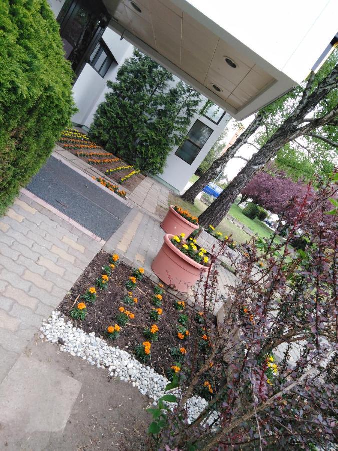 Hotel Magistern Konferencia Es Wellnesshotel Siófok Exteriér fotografie