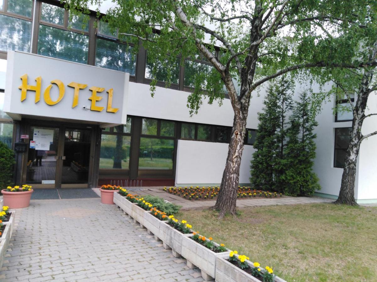 Hotel Magistern Konferencia Es Wellnesshotel Siófok Exteriér fotografie