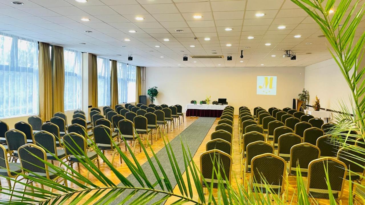 Hotel Magistern Konferencia Es Wellnesshotel Siófok Exteriér fotografie