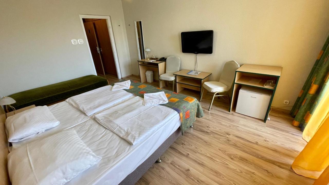 Hotel Magistern Konferencia Es Wellnesshotel Siófok Exteriér fotografie